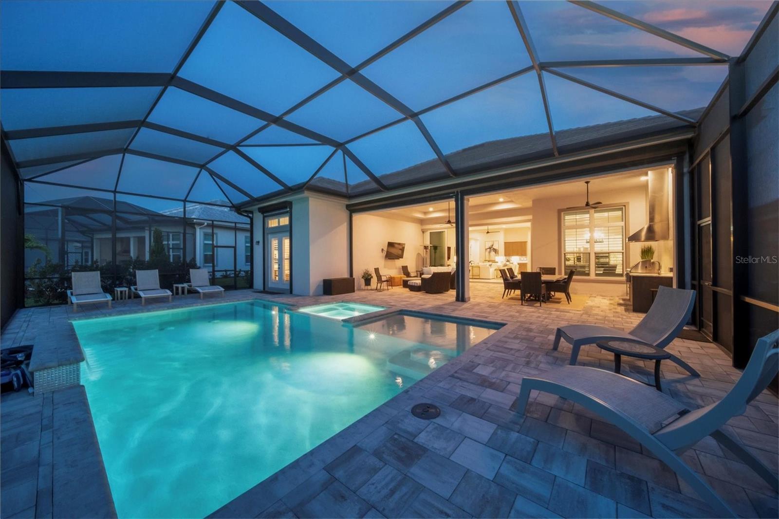 LAKE CLUB - Residential