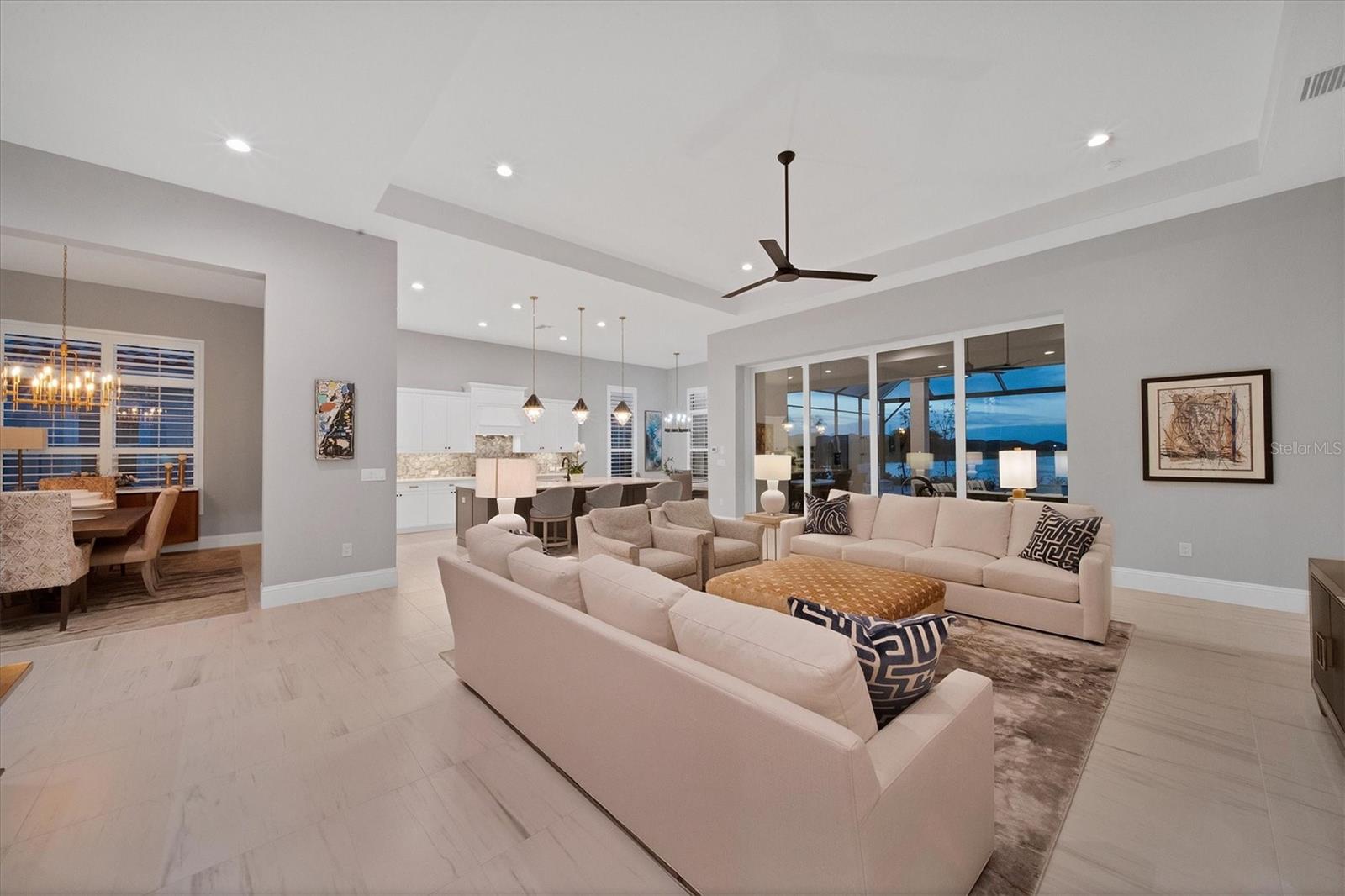 LAKE CLUB - Residential