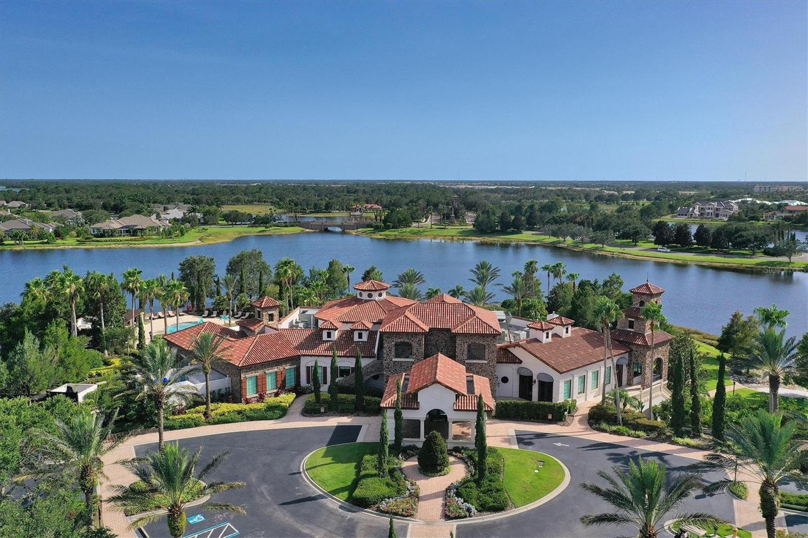 LAKE CLUB - Residential