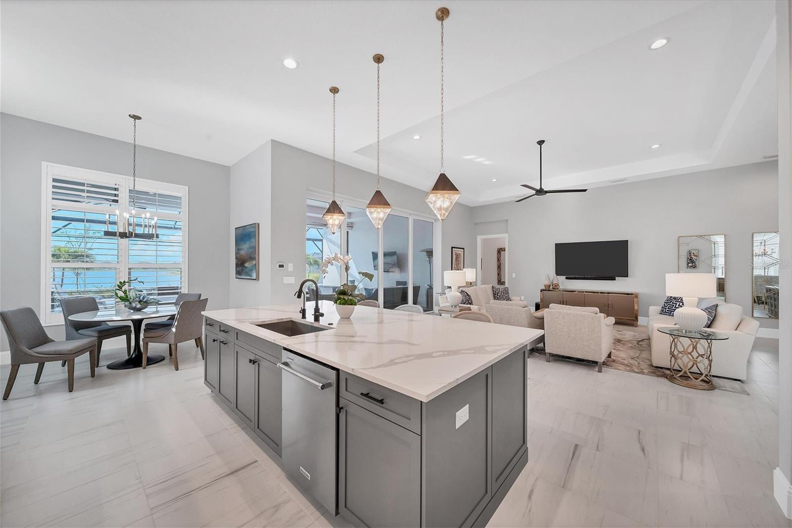 LAKE CLUB - Residential