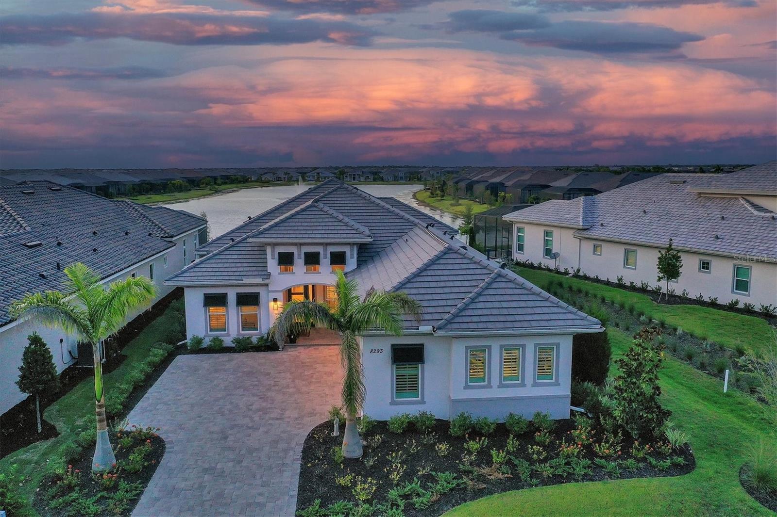 LAKE CLUB - Residential