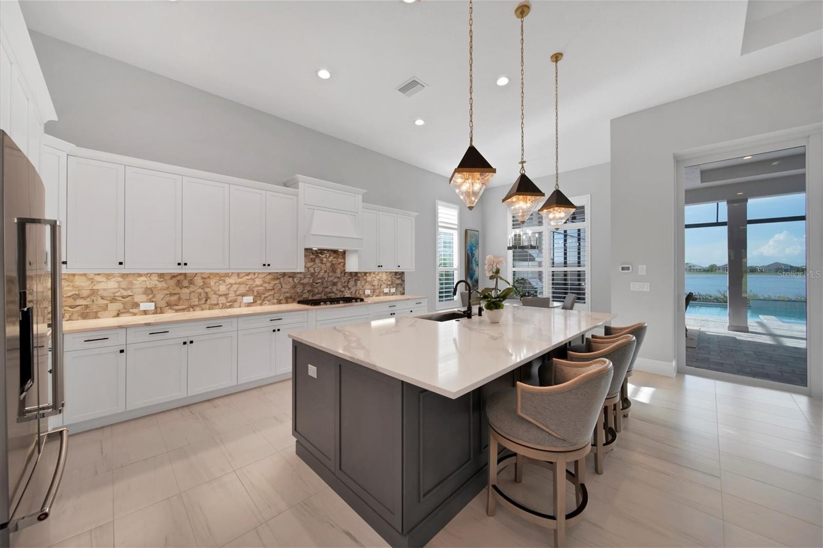 LAKE CLUB - Residential