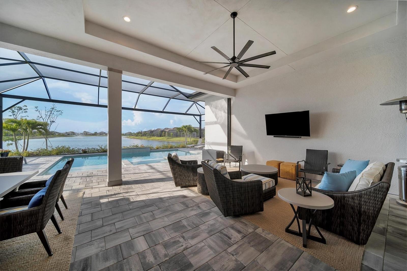 LAKE CLUB - Residential