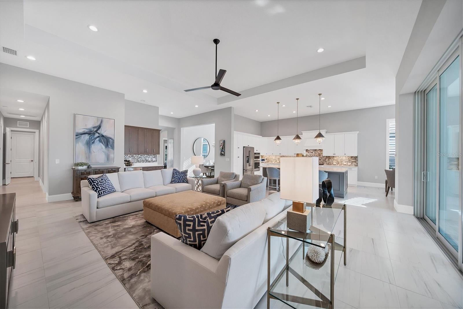 LAKE CLUB - Residential