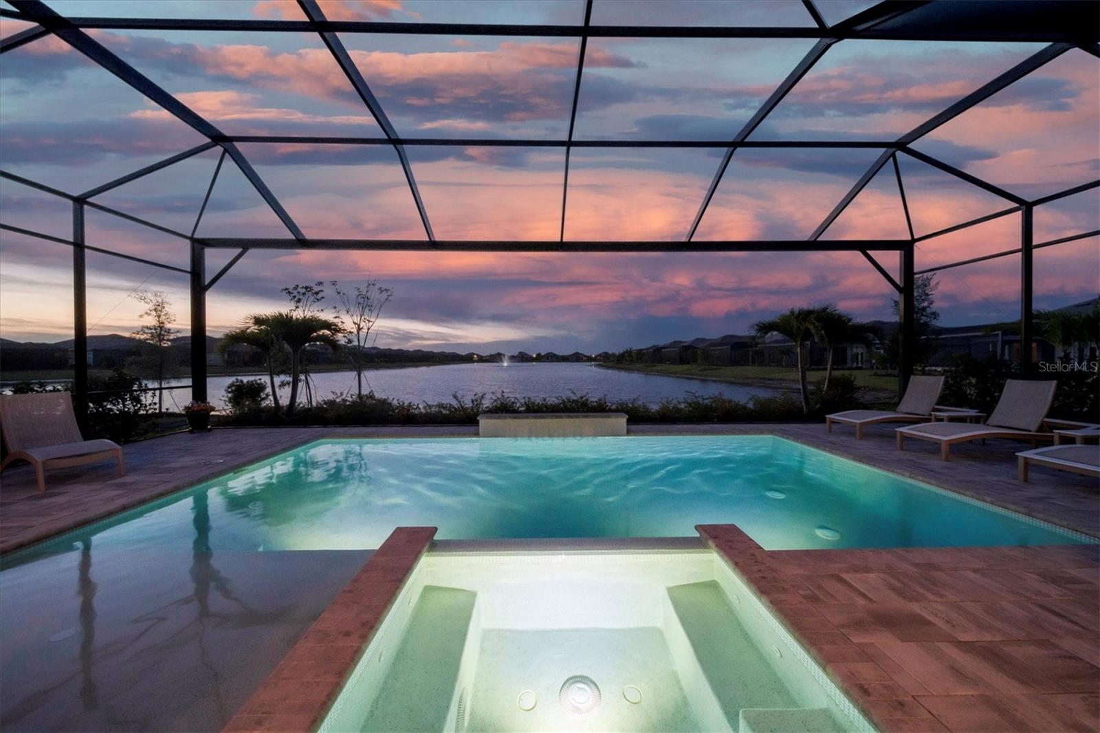 LAKE CLUB - Residential