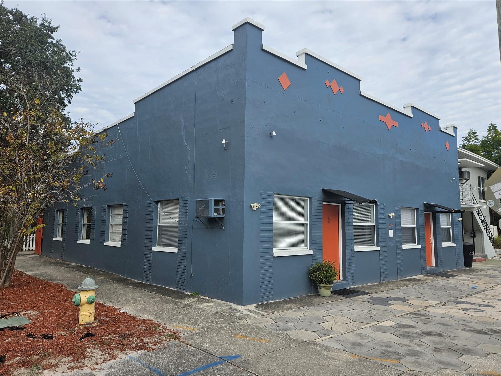 UPTOWN - Residential Lease