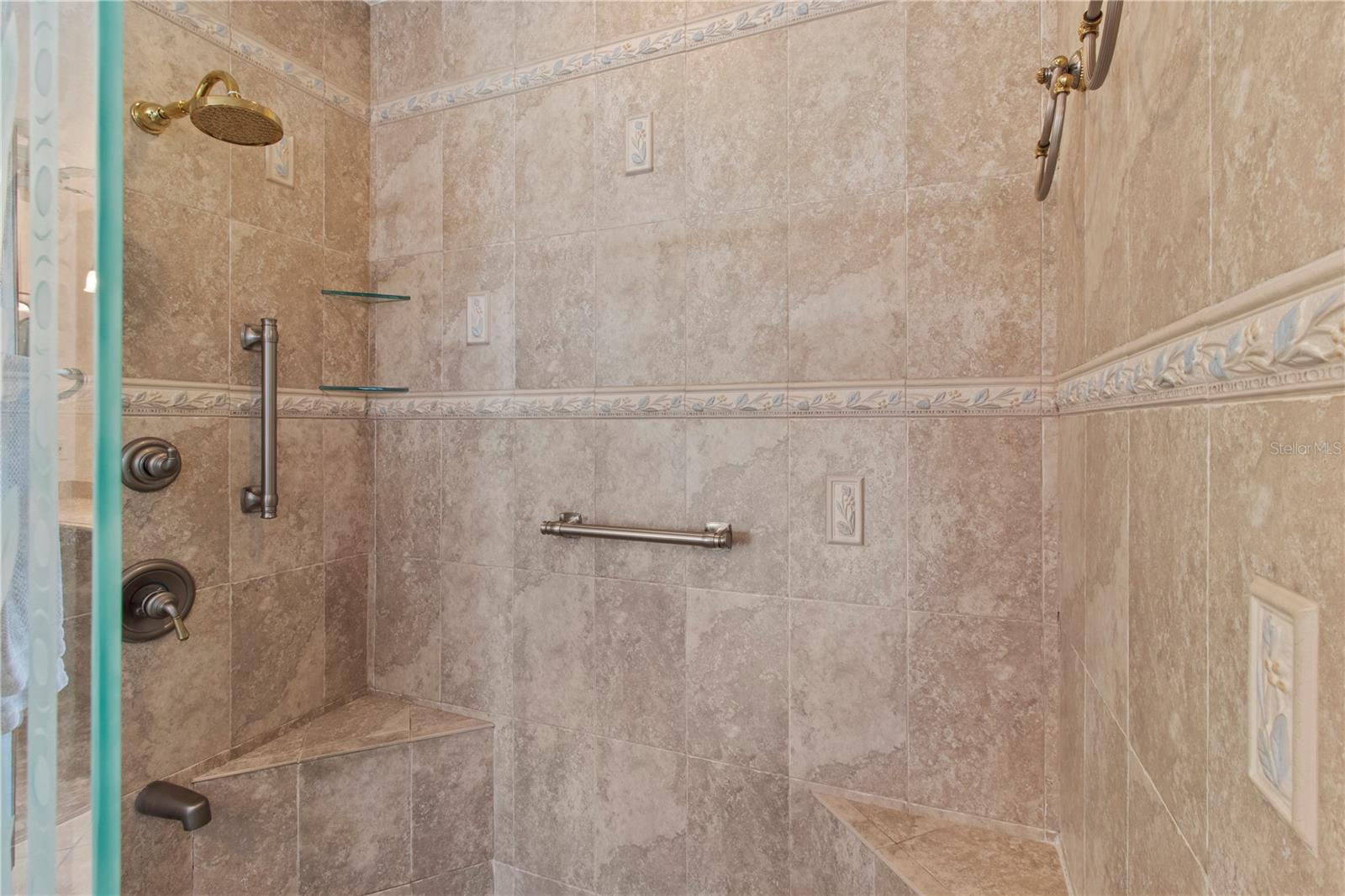 CONQUISTADOR BAY CLUB - Residential