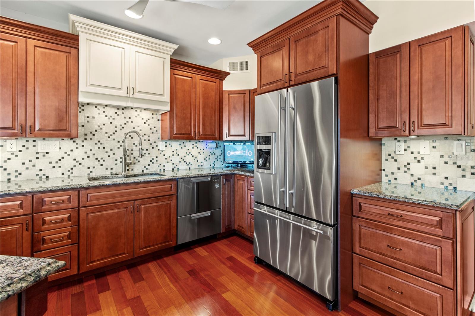 CONQUISTADOR BAY CLUB - Residential