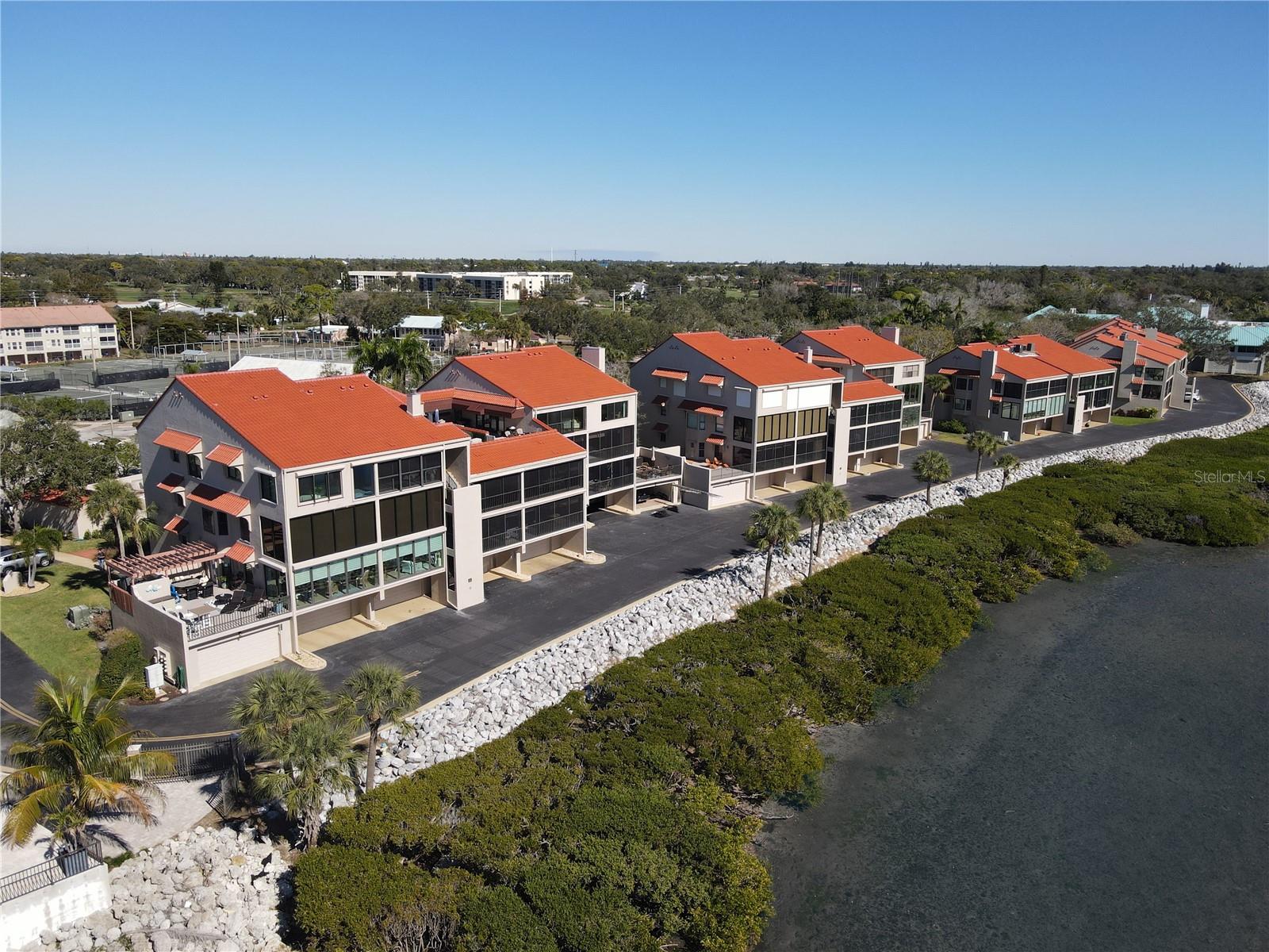 CONQUISTADOR BAY CLUB - Residential