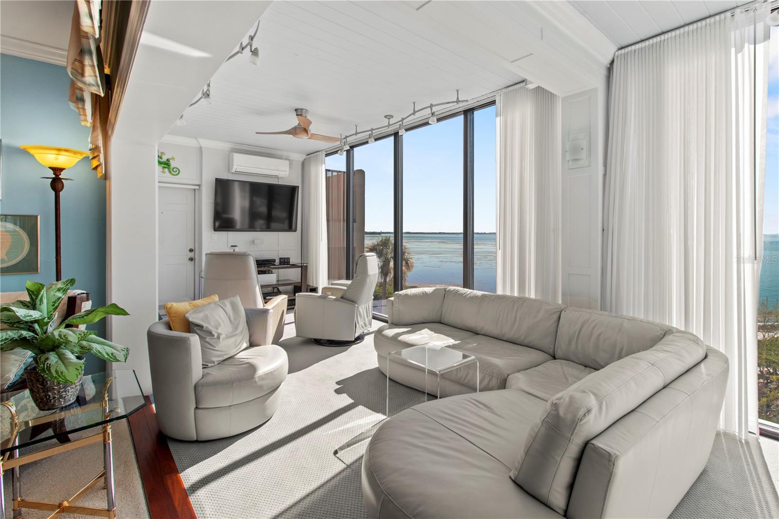 CONQUISTADOR BAY CLUB - Residential