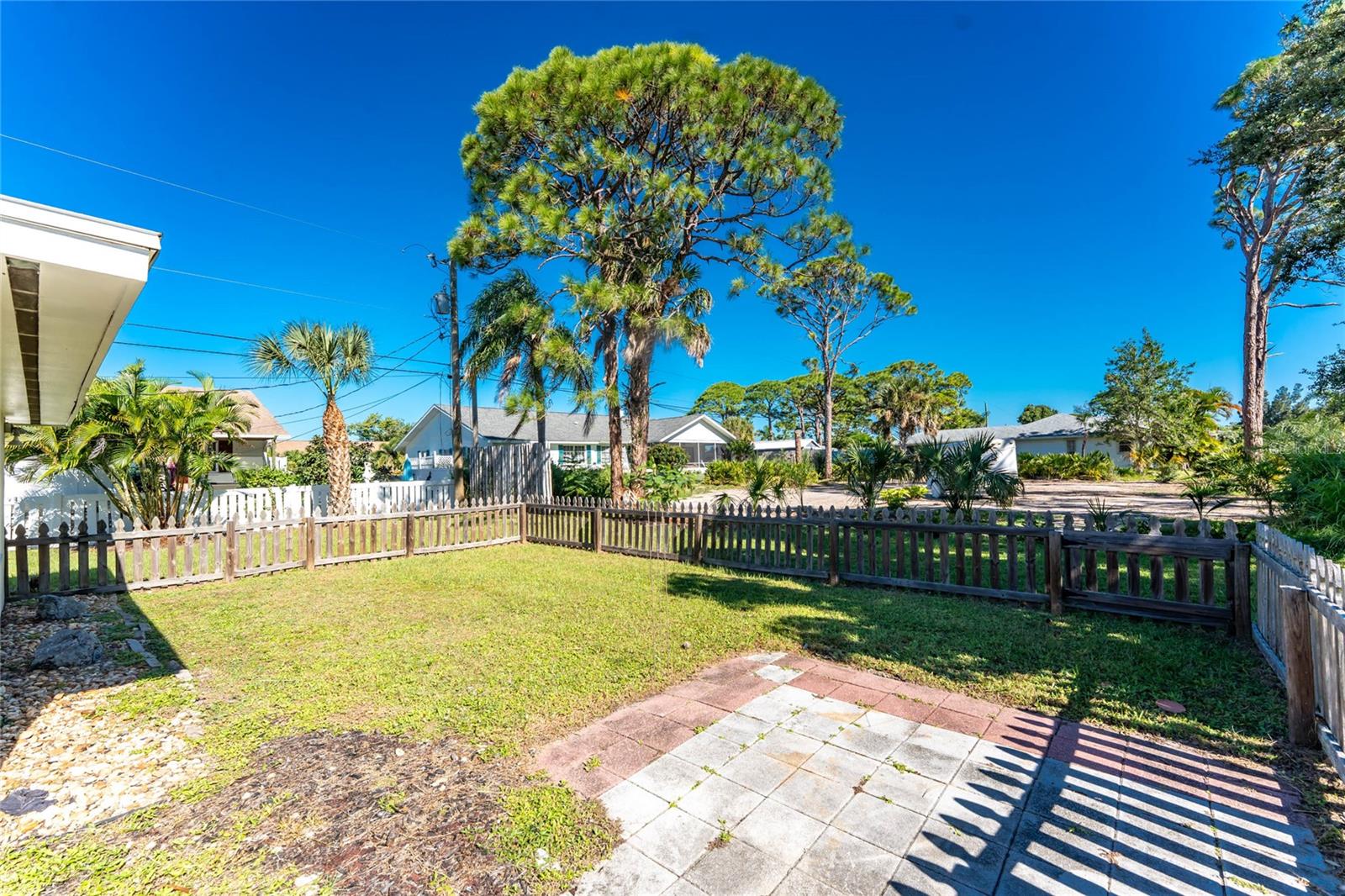 SOUTH VENICE - Residential