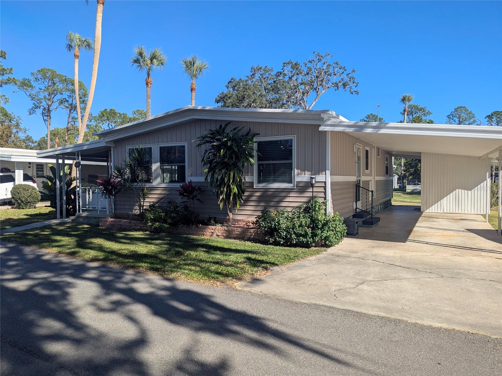 EUSTIS COUNTRY CLUB MANOR MHP UNIT 02A - Residential