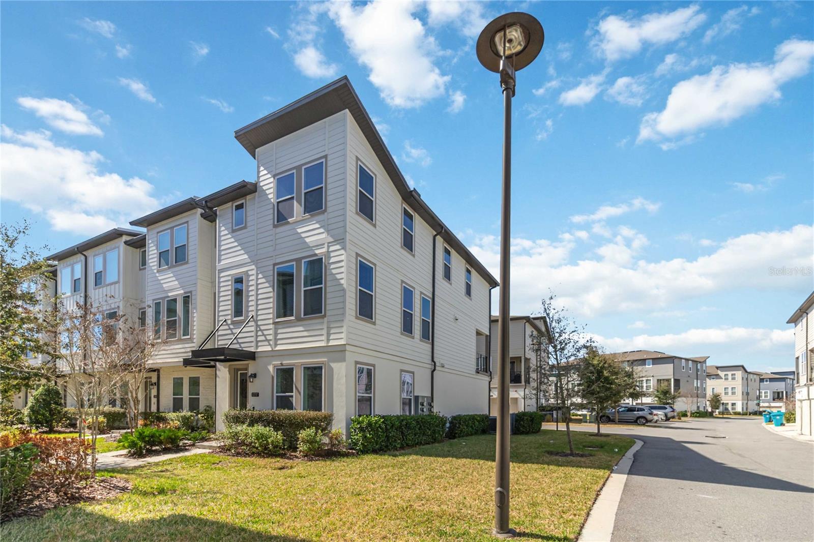 LAUREATE PARK NBRHD CENTER PH 3 - Residential