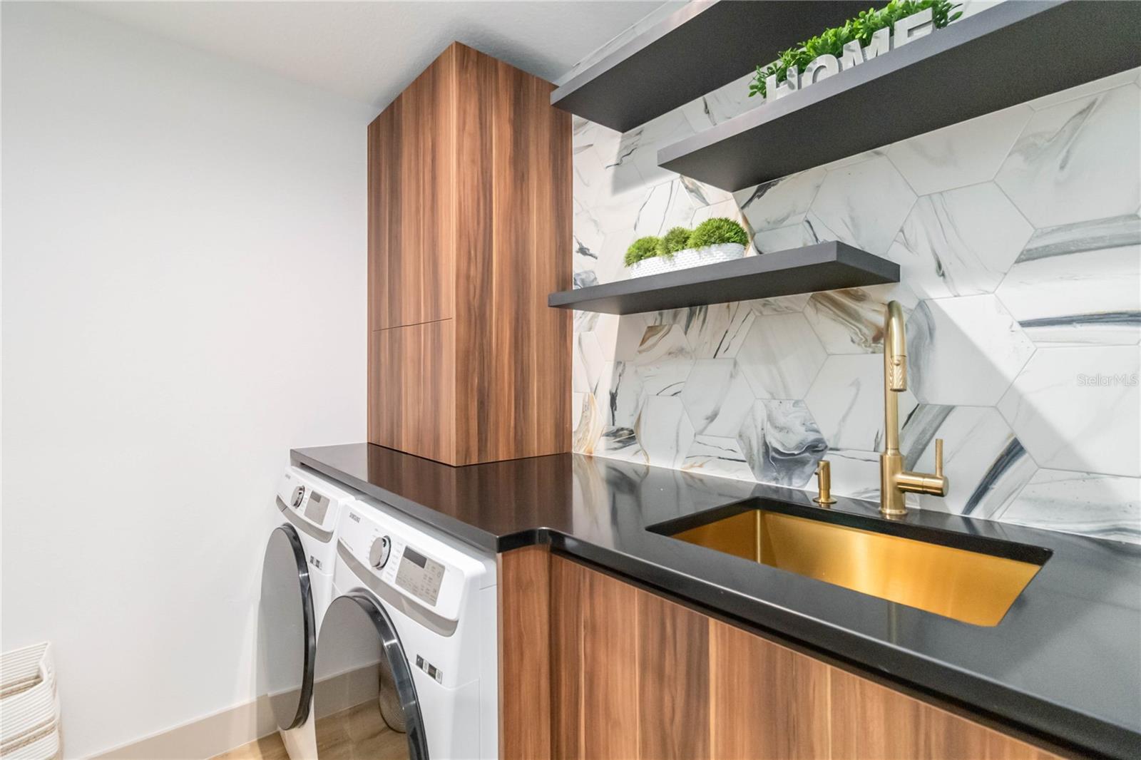 LAUREATE PARK NBRHD CENTER PH 3 - Residential