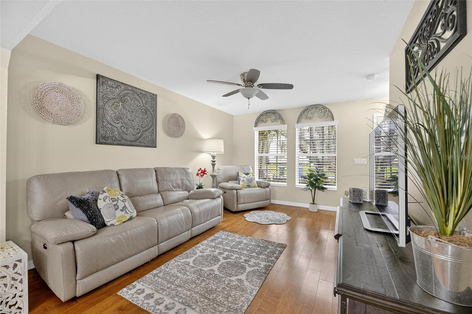 OAKWOOD TERRACE TWNHMS PHAS - Residential