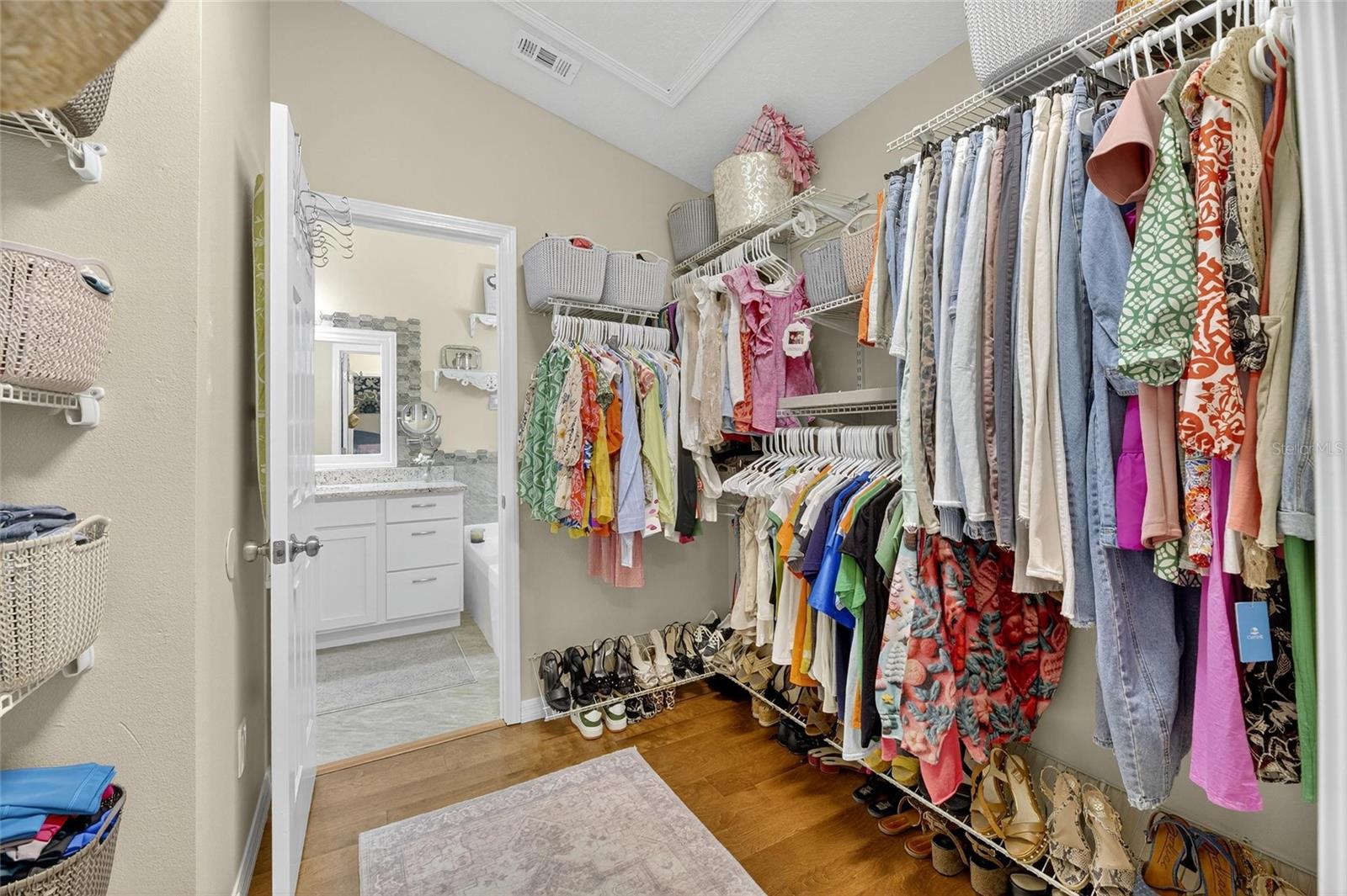 OAKWOOD TERRACE TWNHMS PHAS - Residential