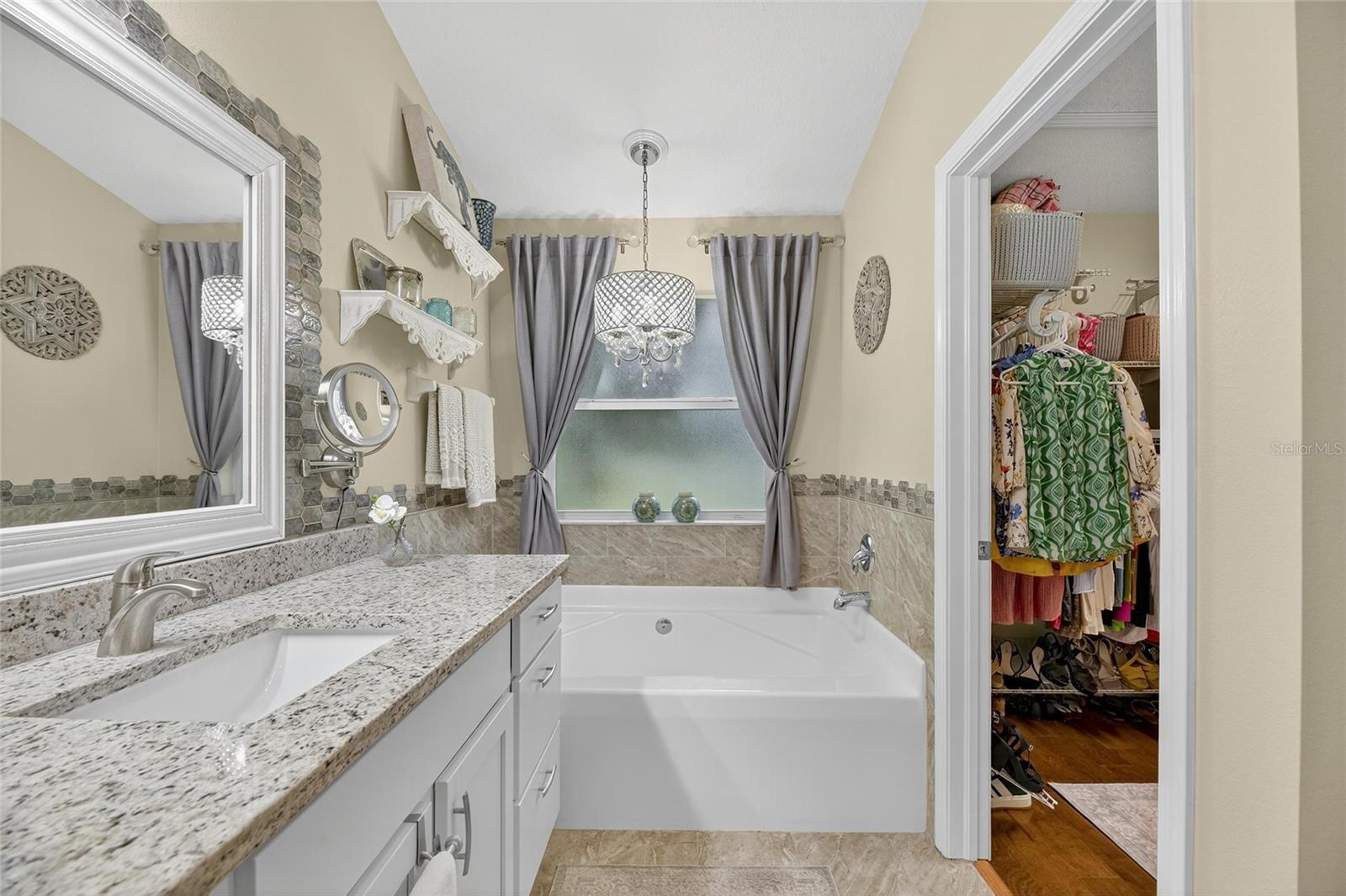 OAKWOOD TERRACE TWNHMS PHAS - Residential