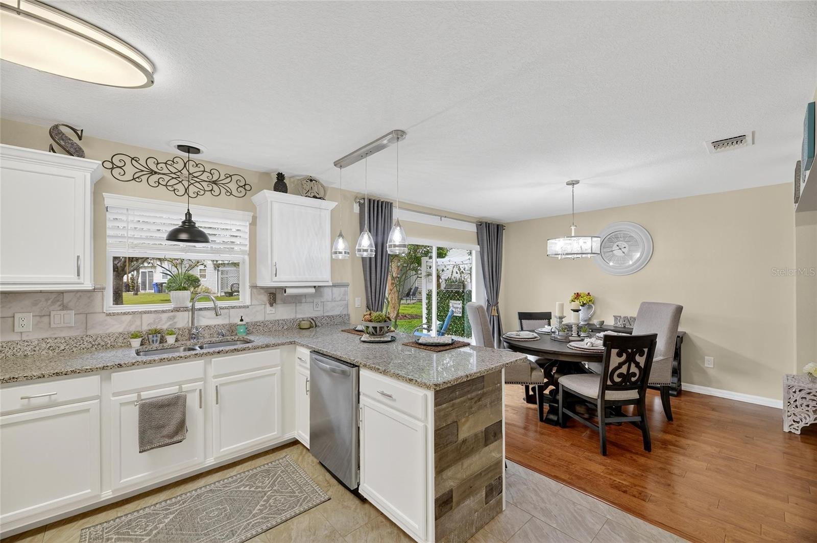 OAKWOOD TERRACE TWNHMS PHAS - Residential