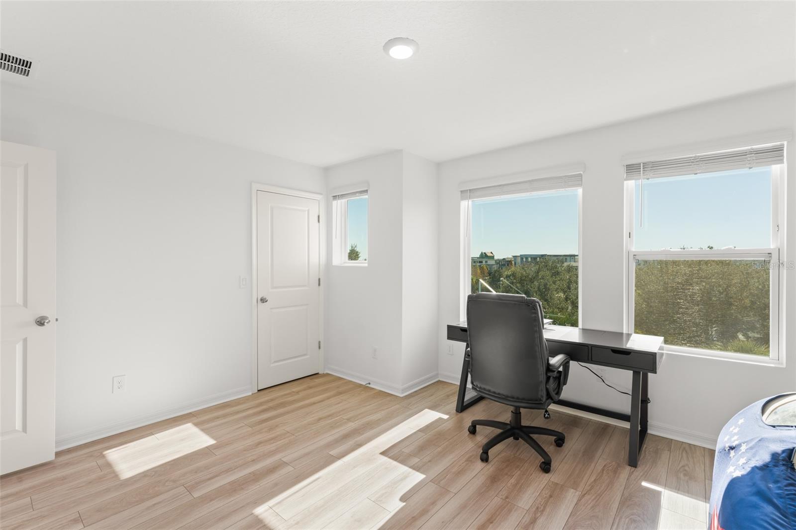 LAUREATE PARK NBRHD CENTER PH 3 - Residential