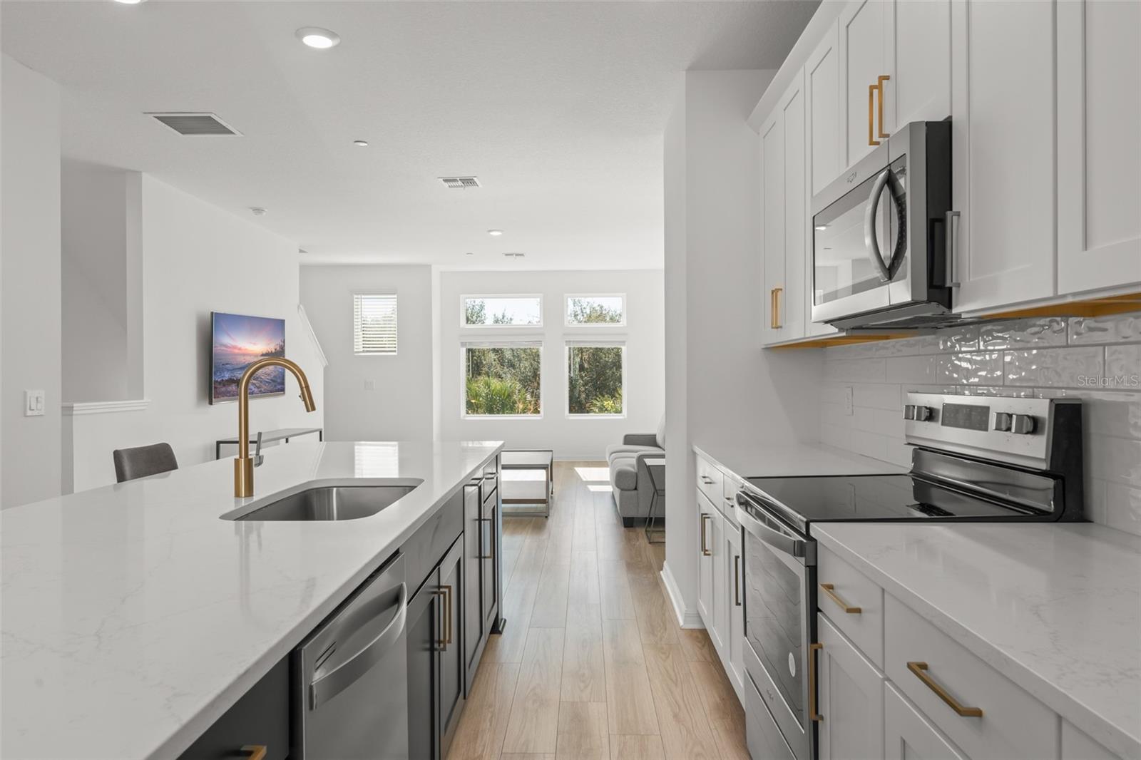 LAUREATE PARK NBRHD CENTER PH 3 - Residential