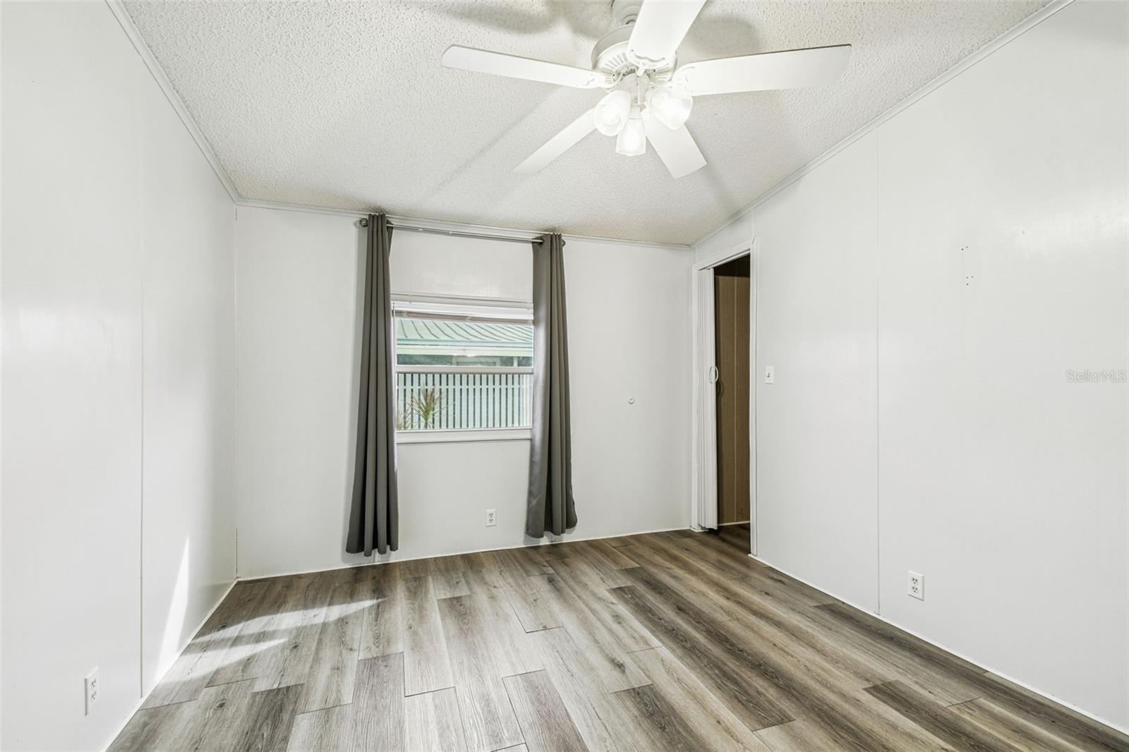 FOXWOOD LAKE ESTATES - Residential Lease