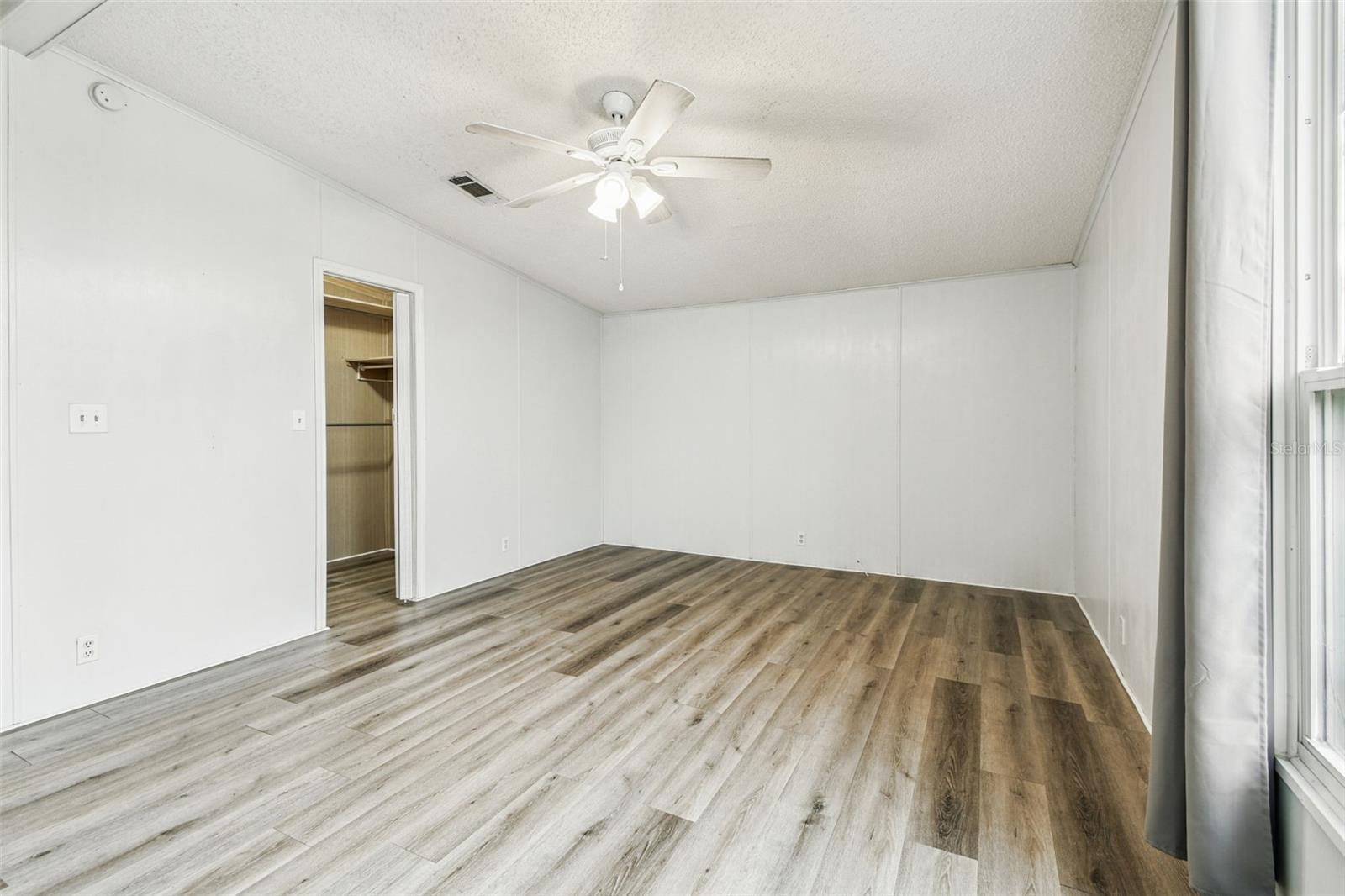 FOXWOOD LAKE ESTATES - Residential Lease