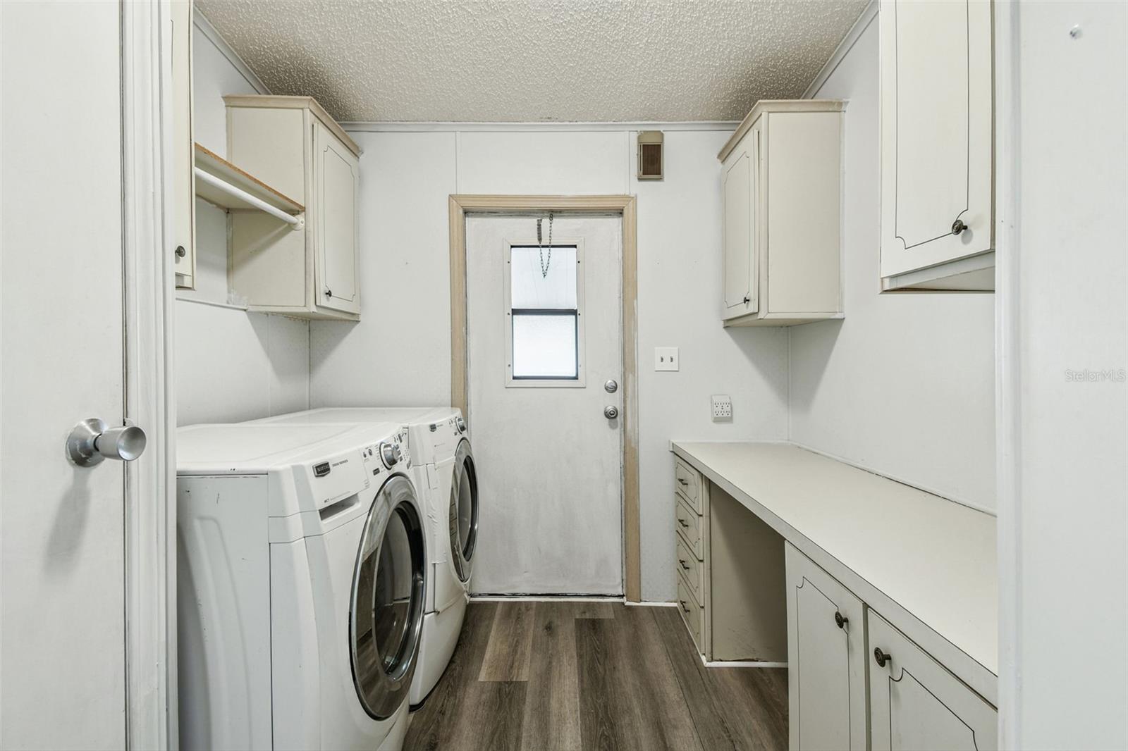 FOXWOOD LAKE ESTATES - Residential Lease