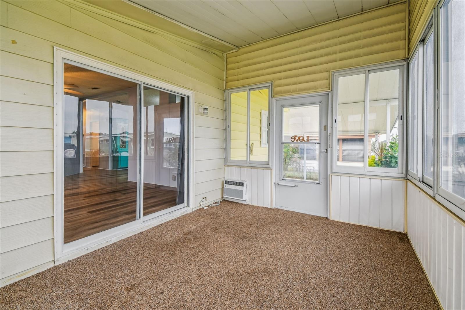 FOXWOOD LAKE ESTATES - Residential Lease