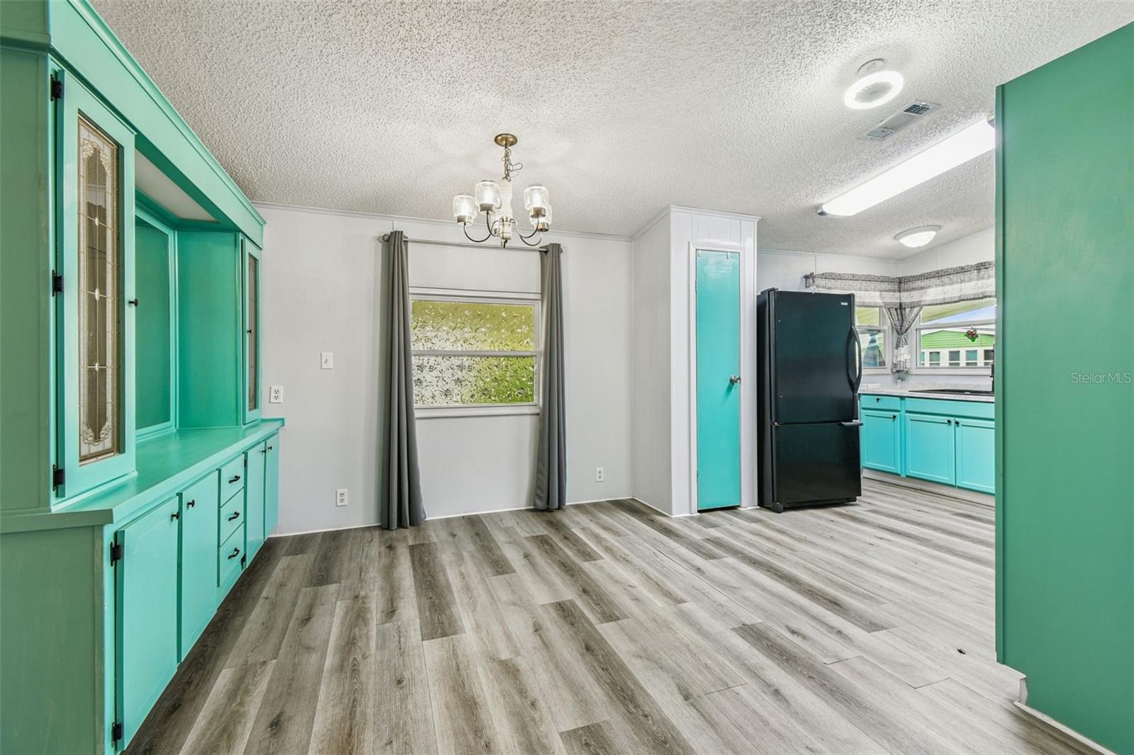 FOXWOOD LAKE ESTATES - Residential Lease