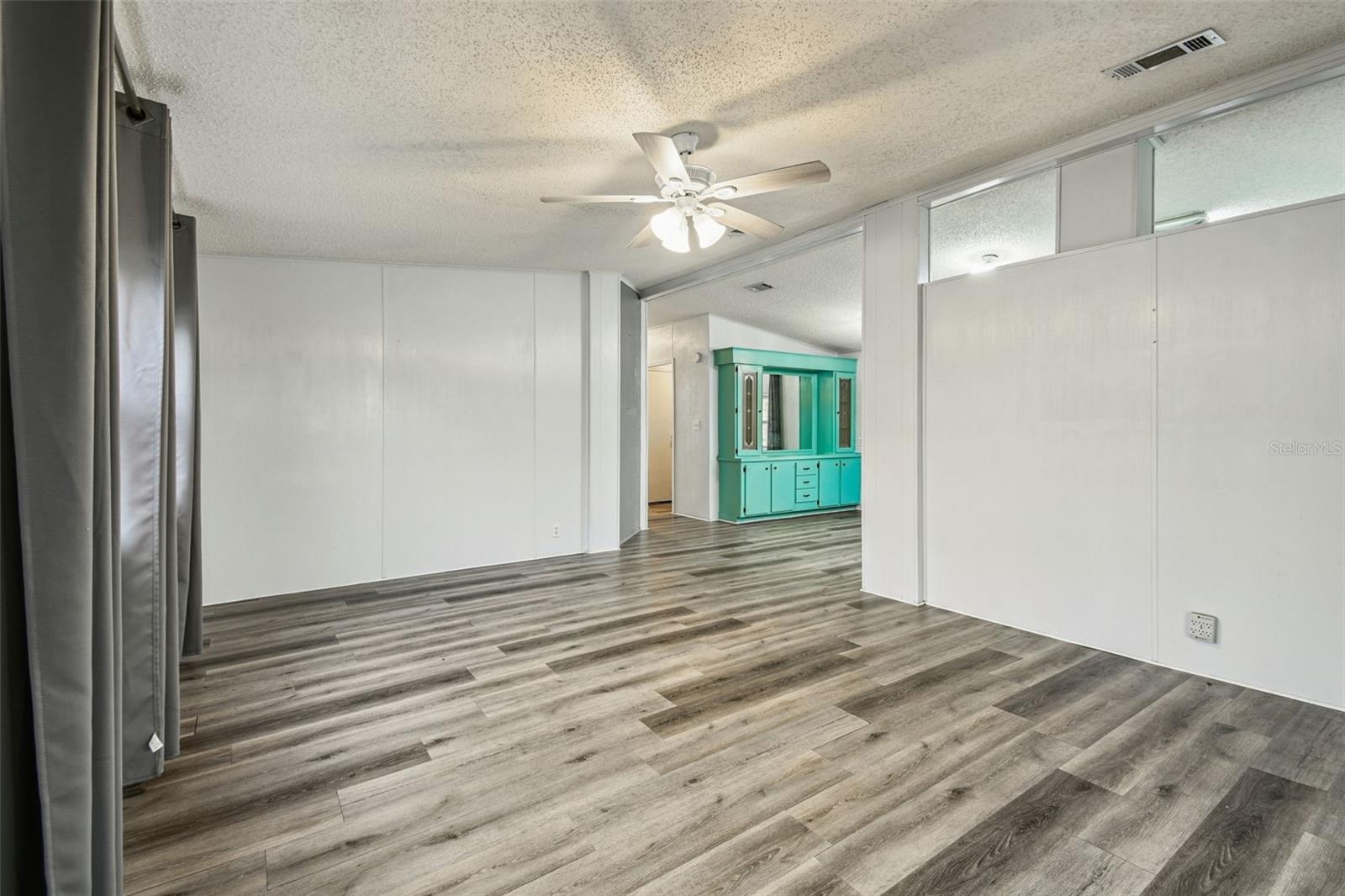 FOXWOOD LAKE ESTATES - Residential Lease