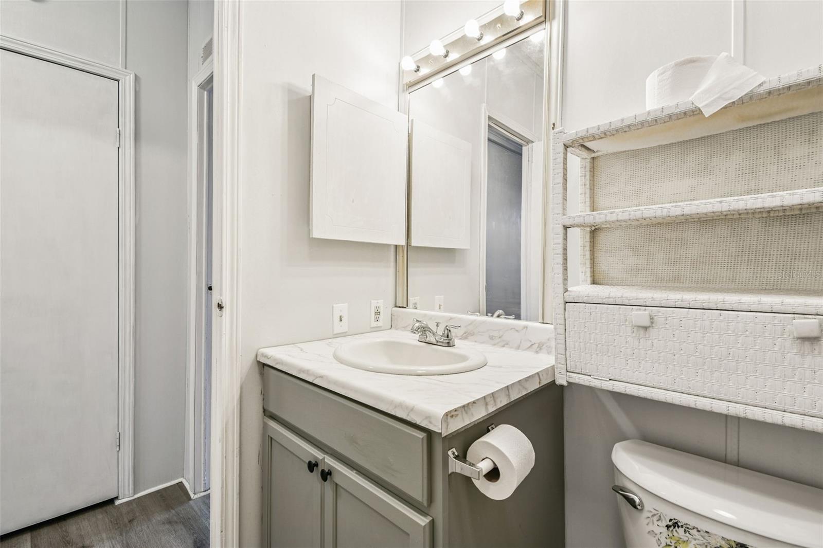 FOXWOOD LAKE ESTATES - Residential Lease