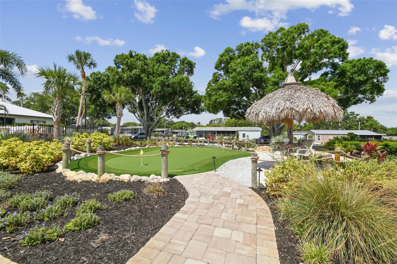 FOXWOOD LAKE ESTATES - Residential Lease