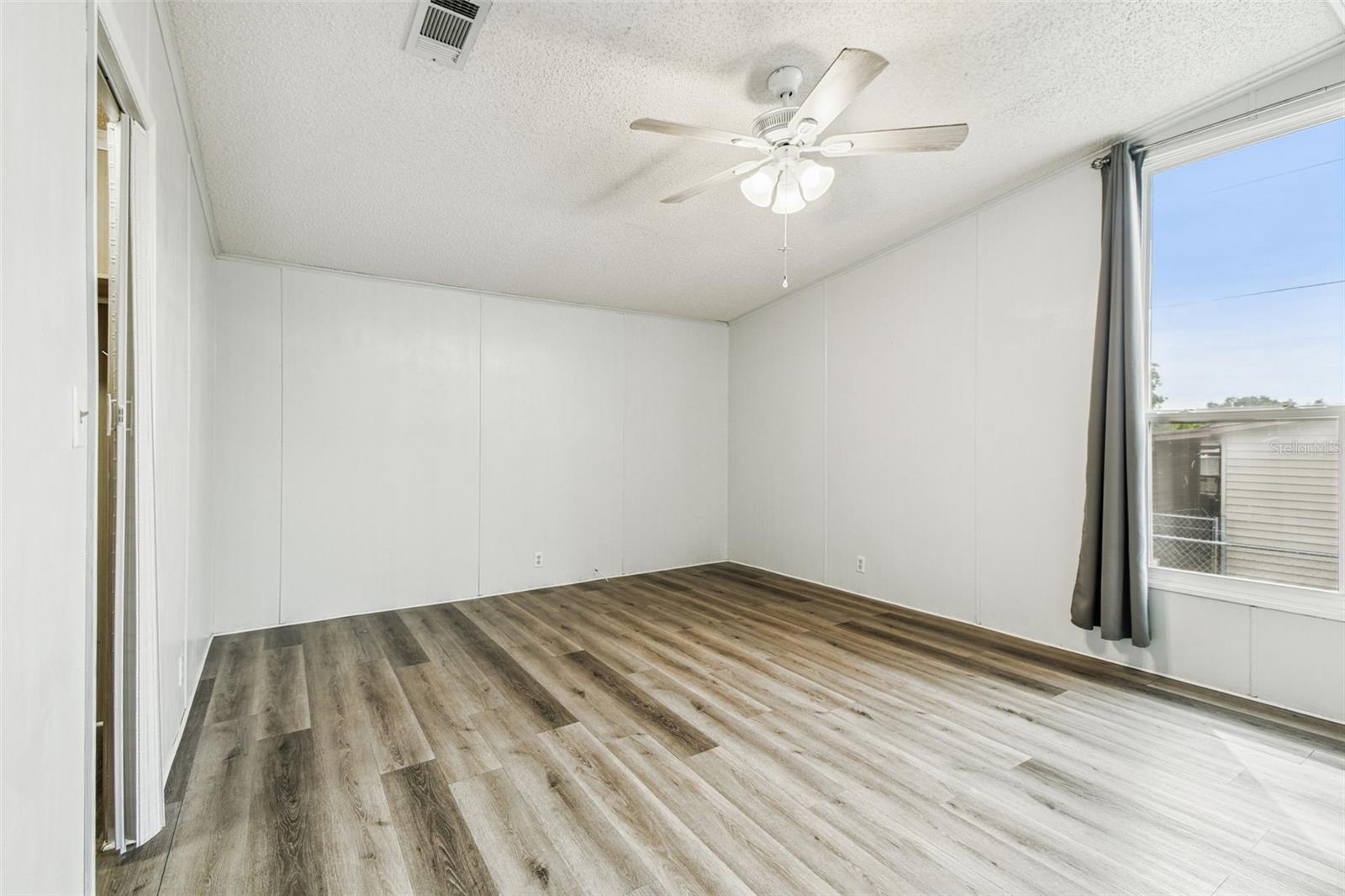 FOXWOOD LAKE ESTATES - Residential Lease