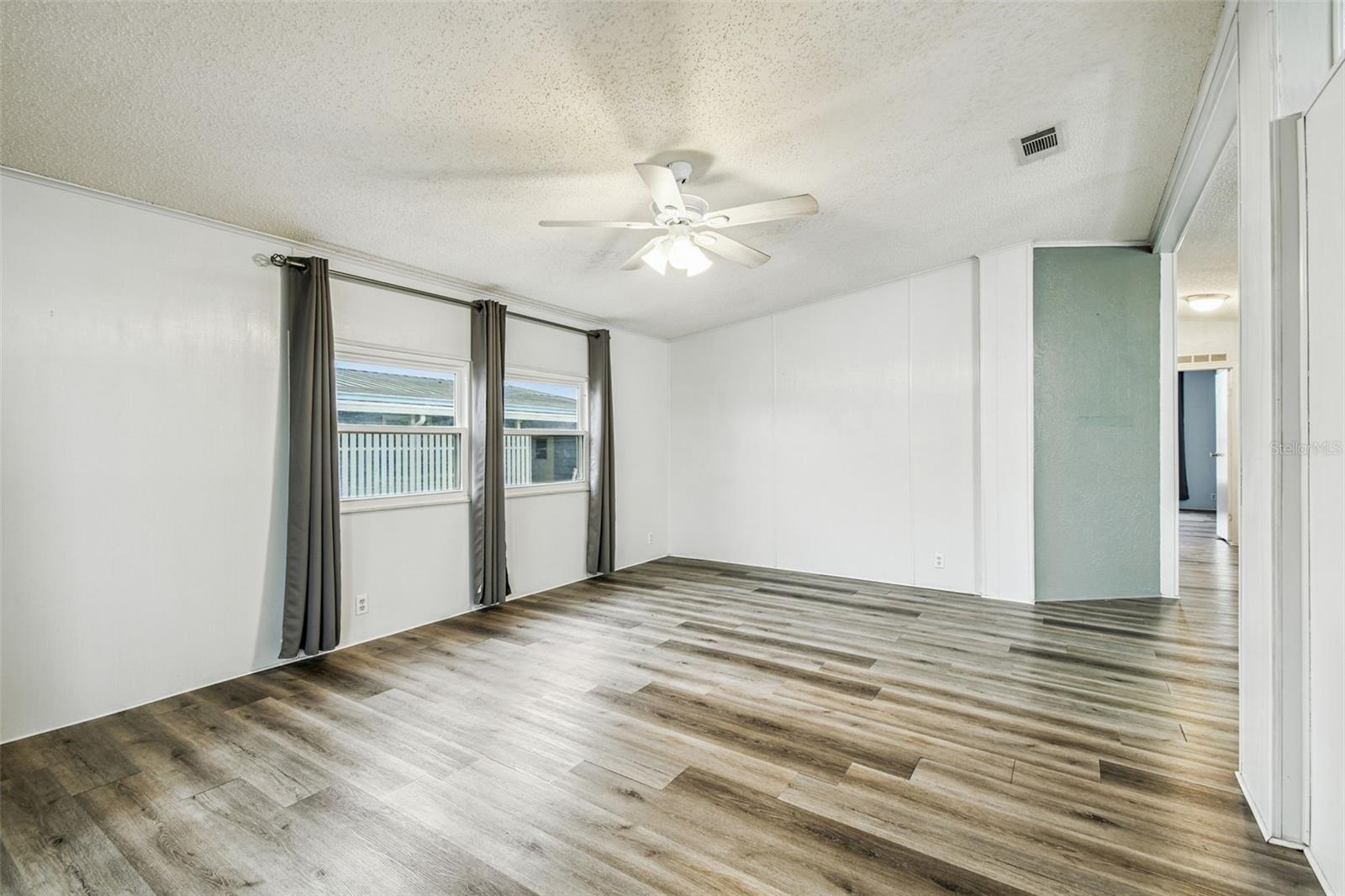 FOXWOOD LAKE ESTATES - Residential Lease