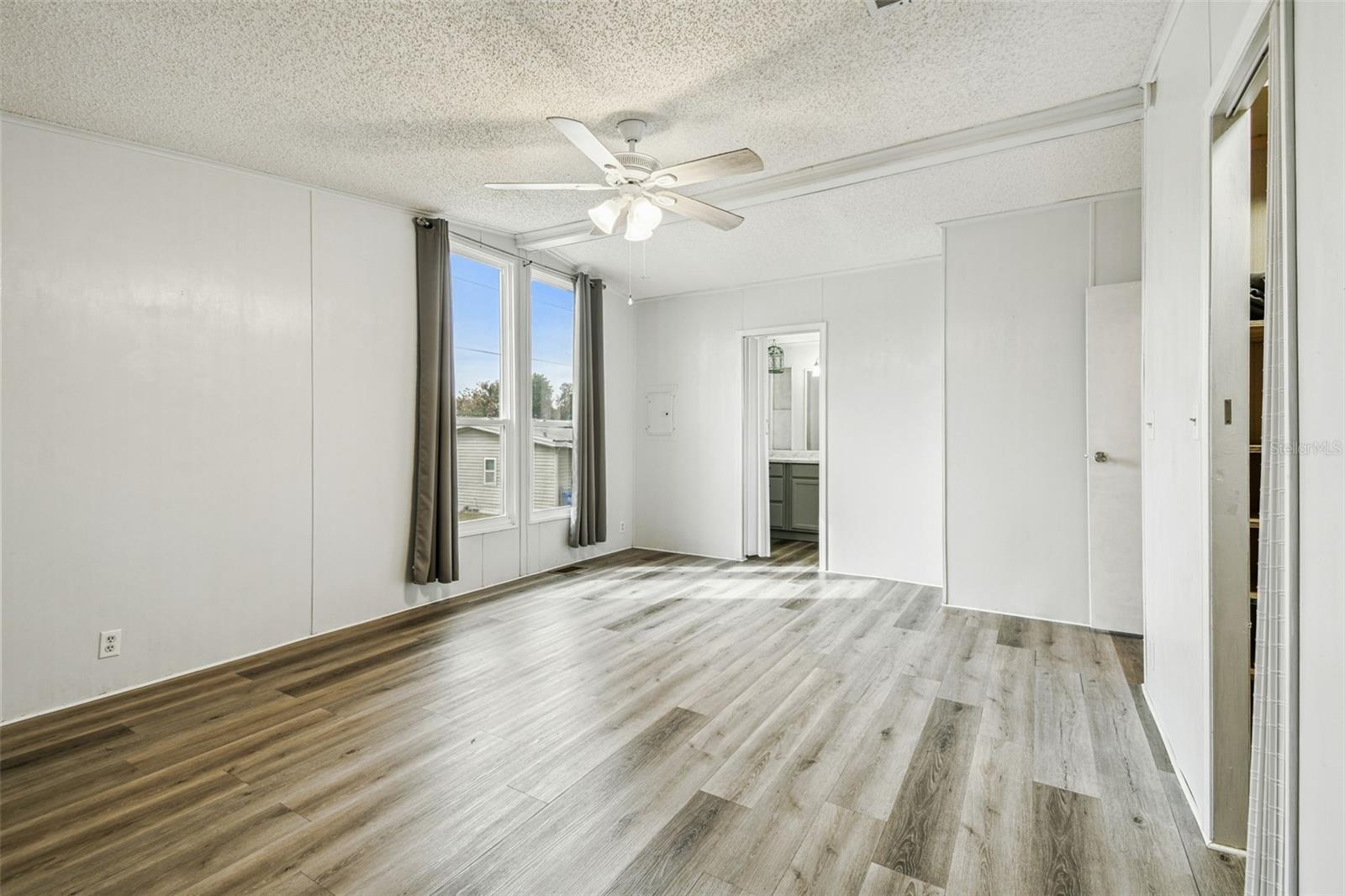 FOXWOOD LAKE ESTATES - Residential Lease