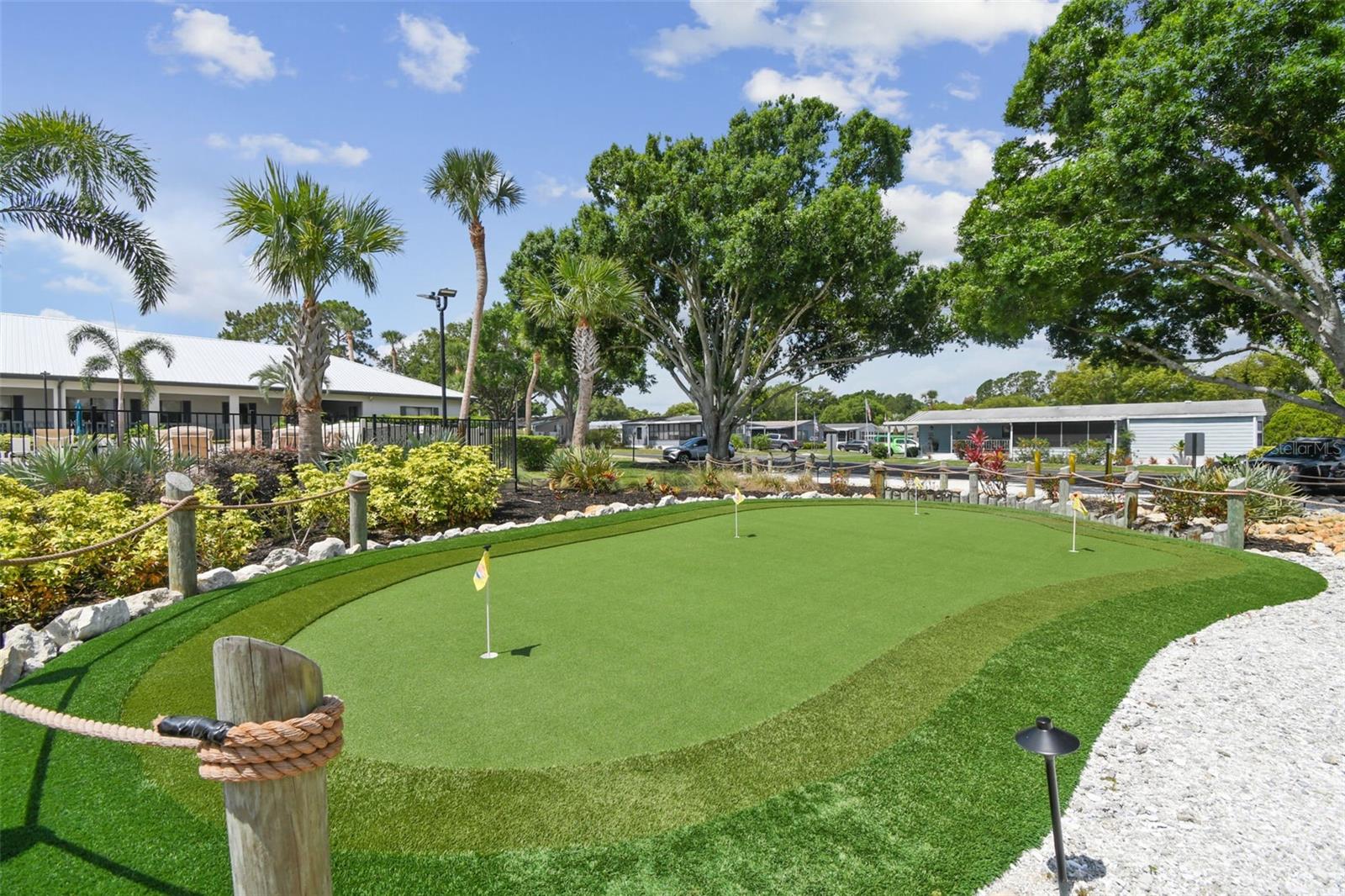 FOXWOOD LAKE ESTATES - Residential Lease