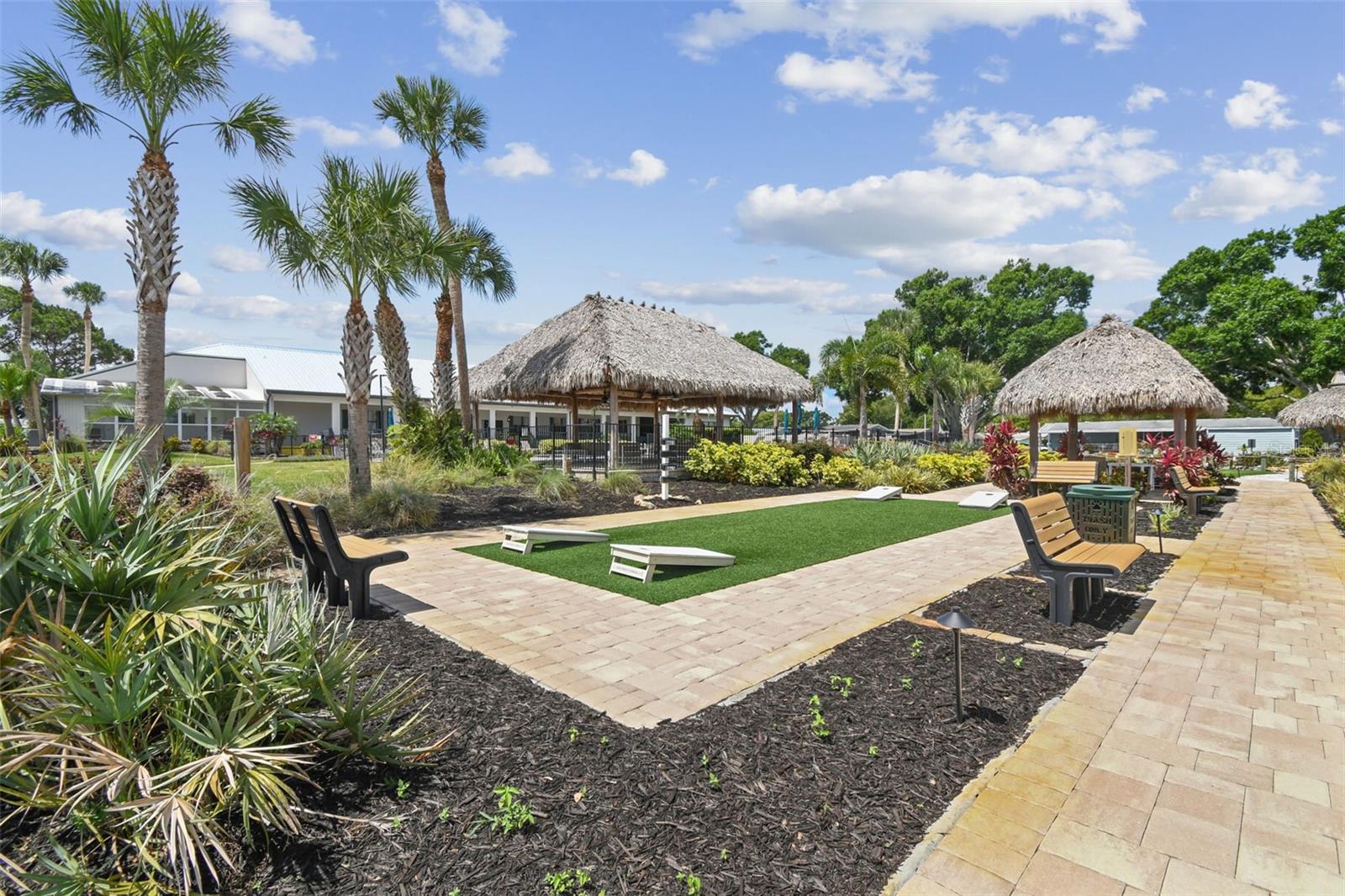 FOXWOOD LAKE ESTATES - Residential Lease