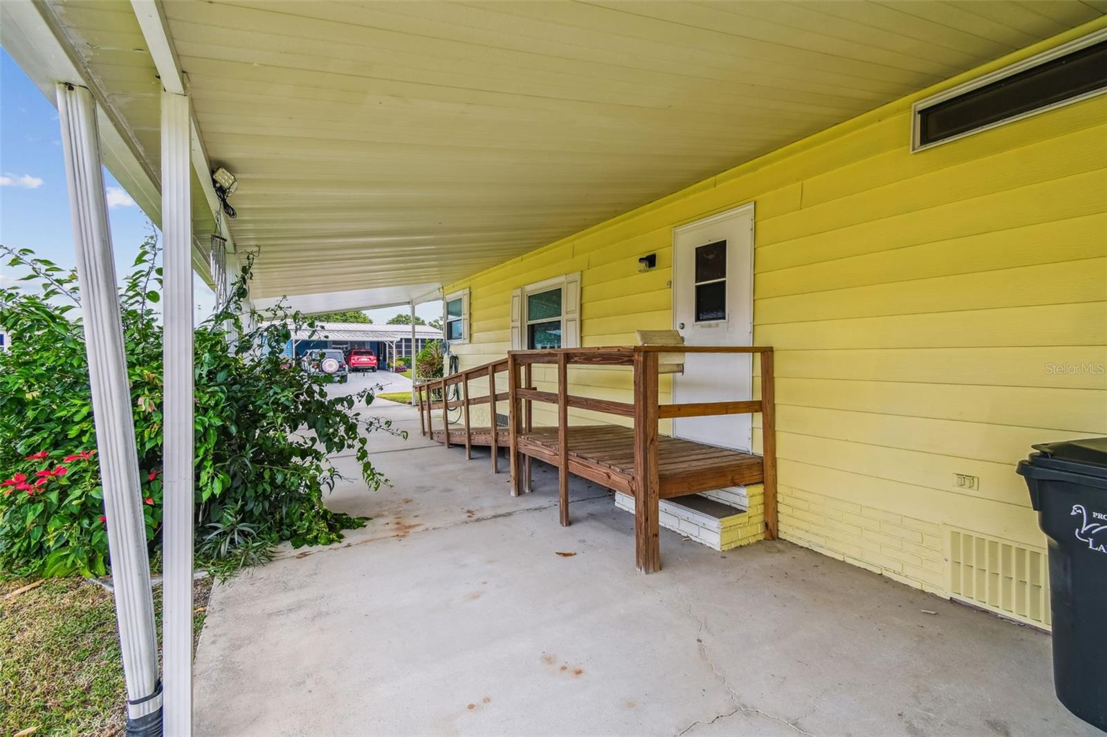 FOXWOOD LAKE ESTATES - Residential Lease