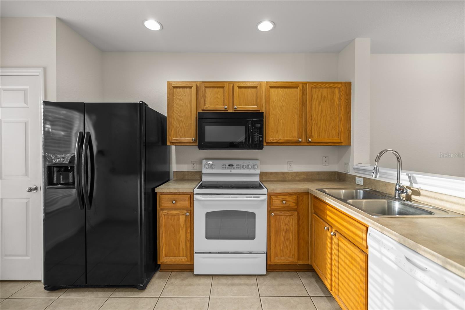 WYNCHASE TWNHMS - Residential Lease