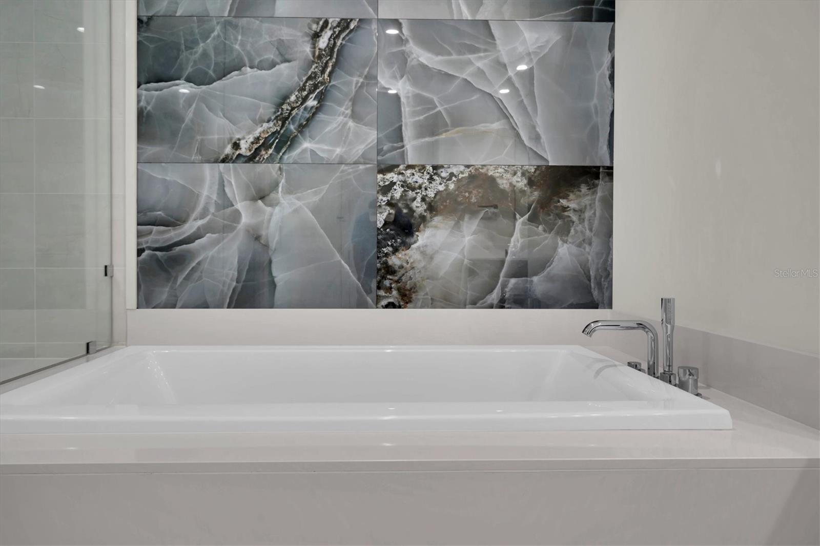 SALTAIRE CONDO - Residential