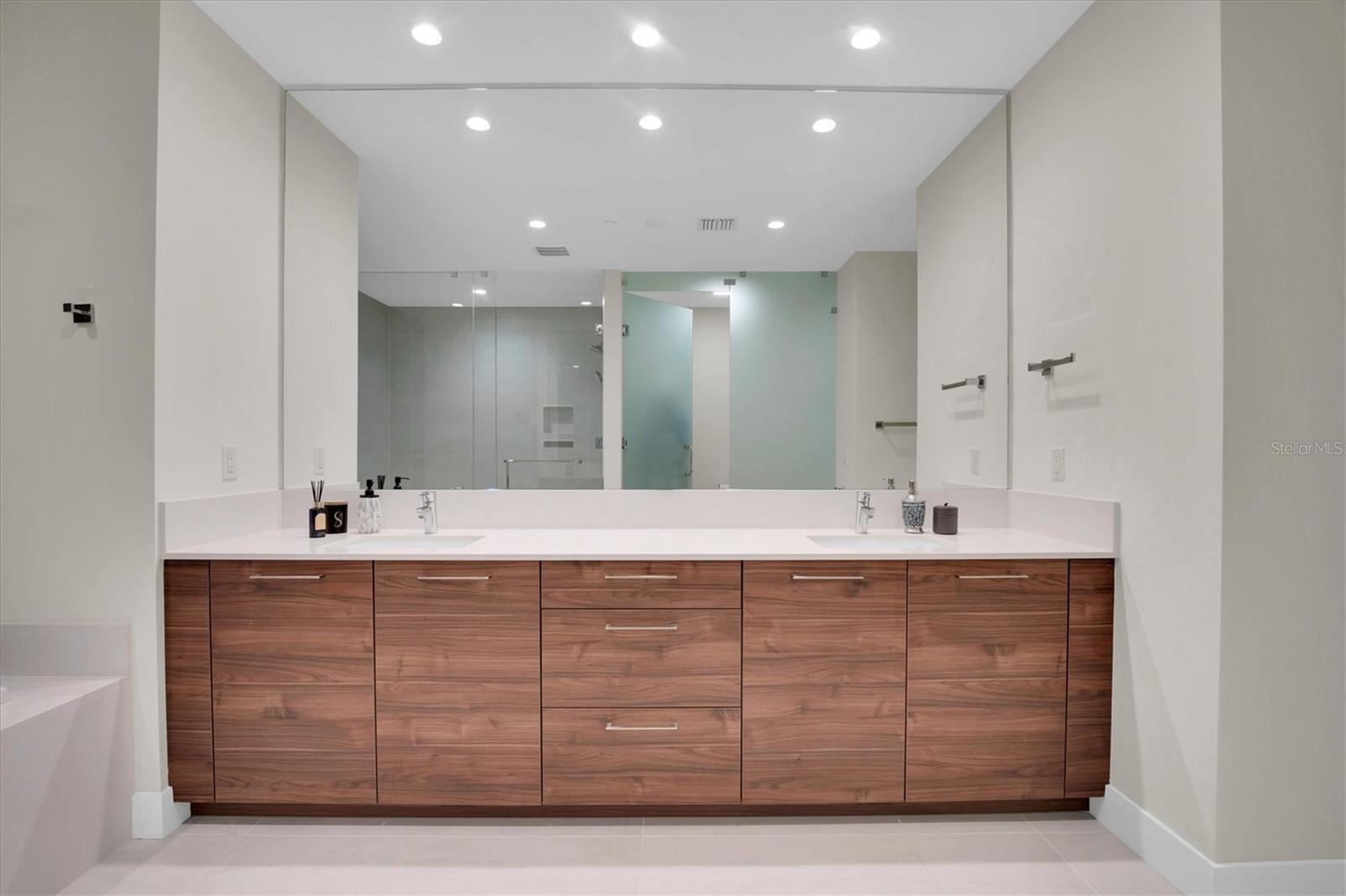 SALTAIRE CONDO - Residential