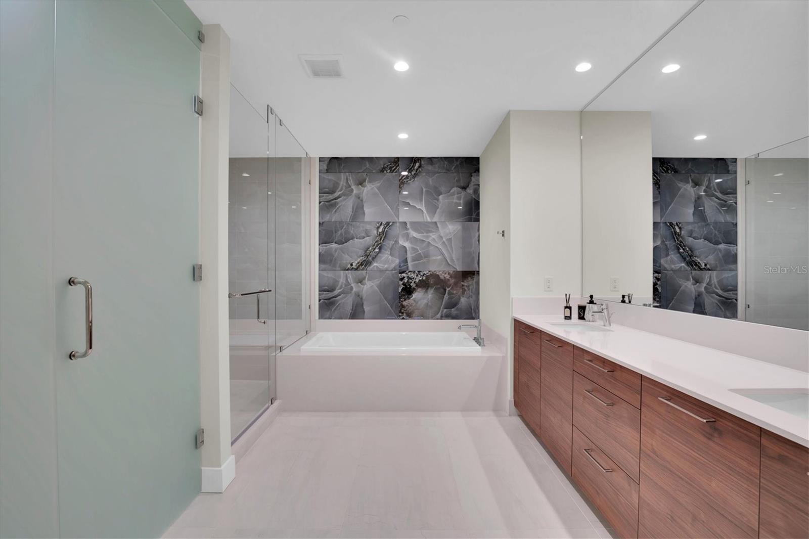 SALTAIRE CONDO - Residential