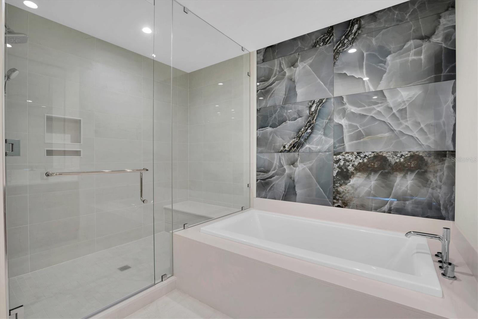 SALTAIRE CONDO - Residential