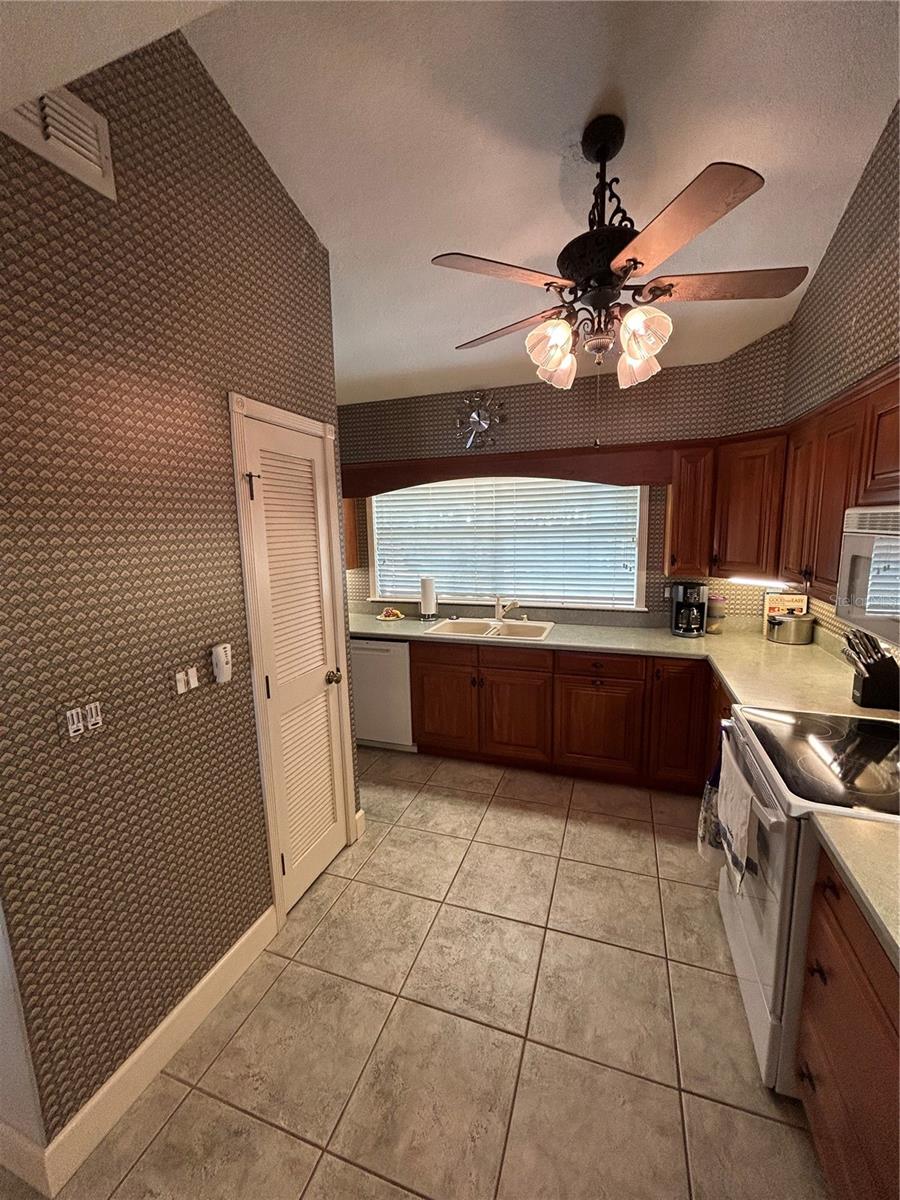 11001 SE SUNSET HARBOR ROAD A04