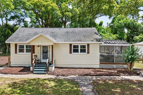 Photo of 5537 Lake Street, Mount Dora, FL 32757 (MLS # G5111751)