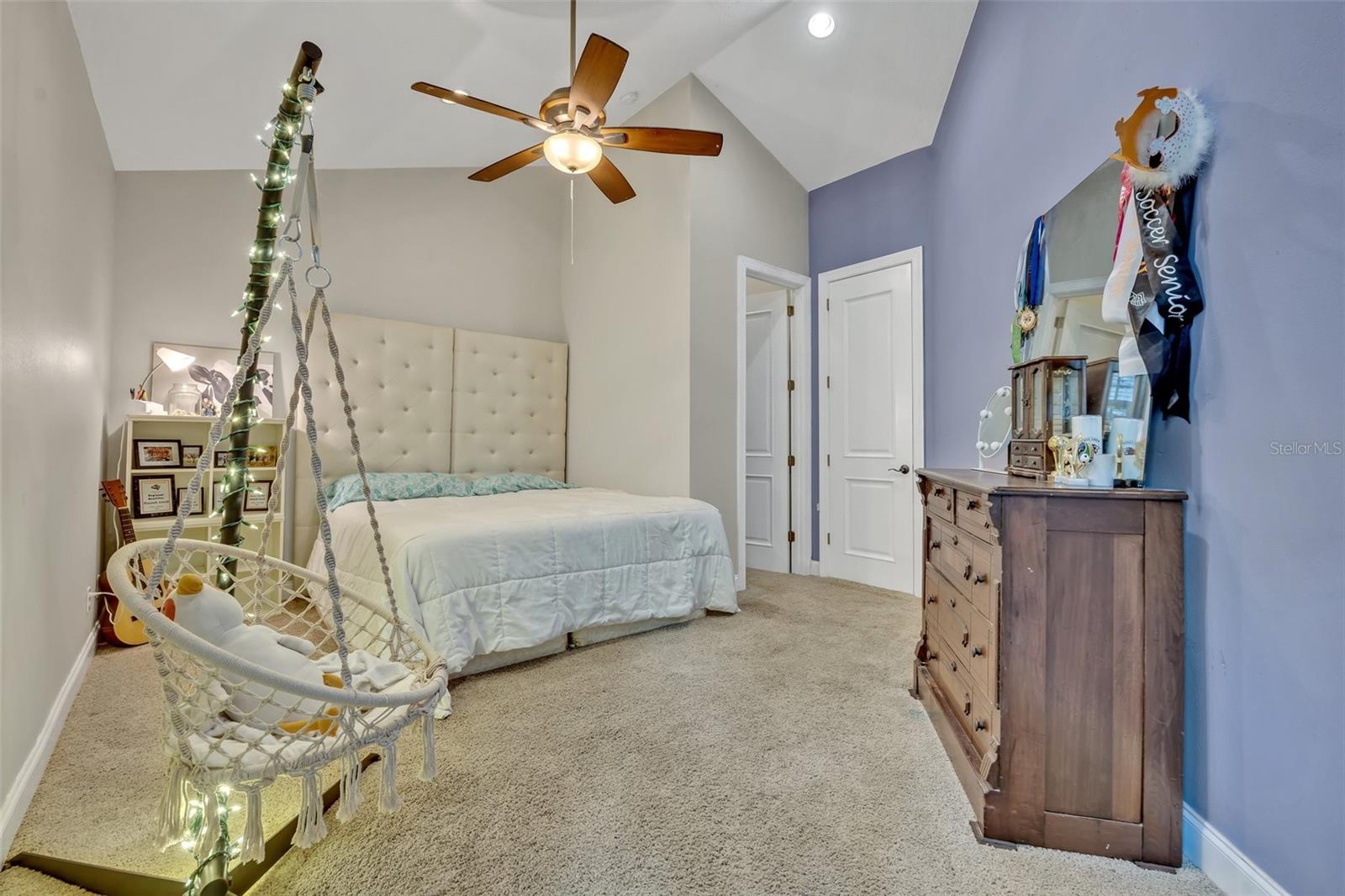 LAKE HARNEY MANOR - Residential