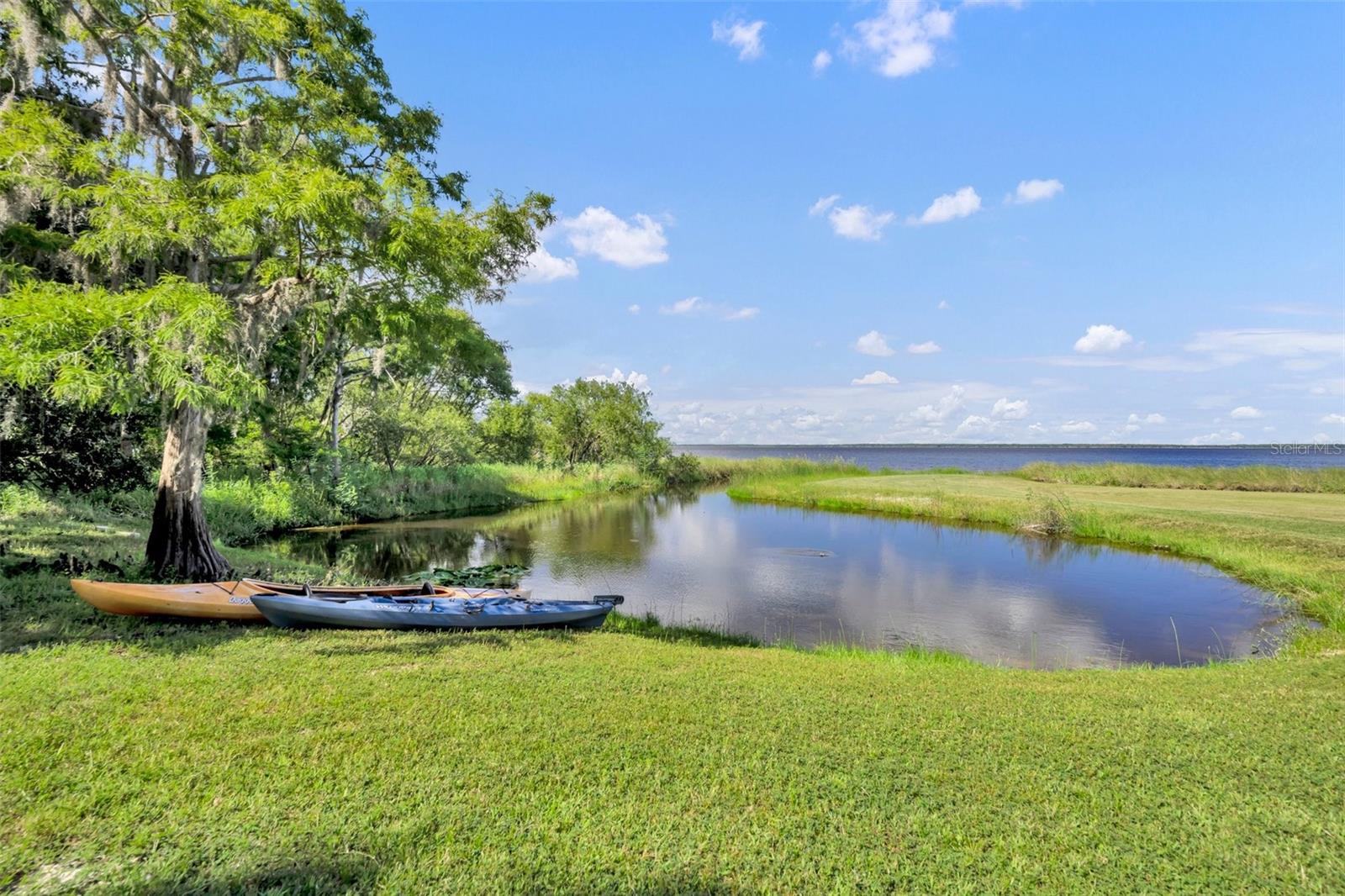 LAKE HARNEY MANOR - Residential