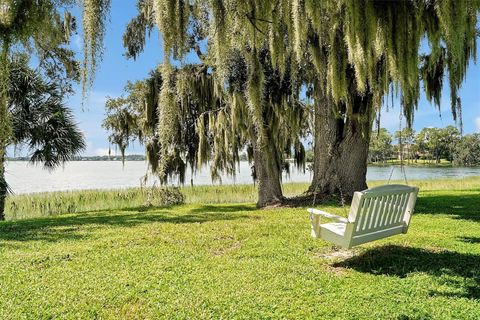 A home in WINTER HAVEN