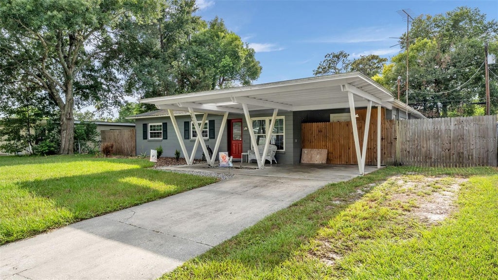 Photo of 2921 Bellwood Avenue, Lakeland, FL 33803 (MLS # L4964523)