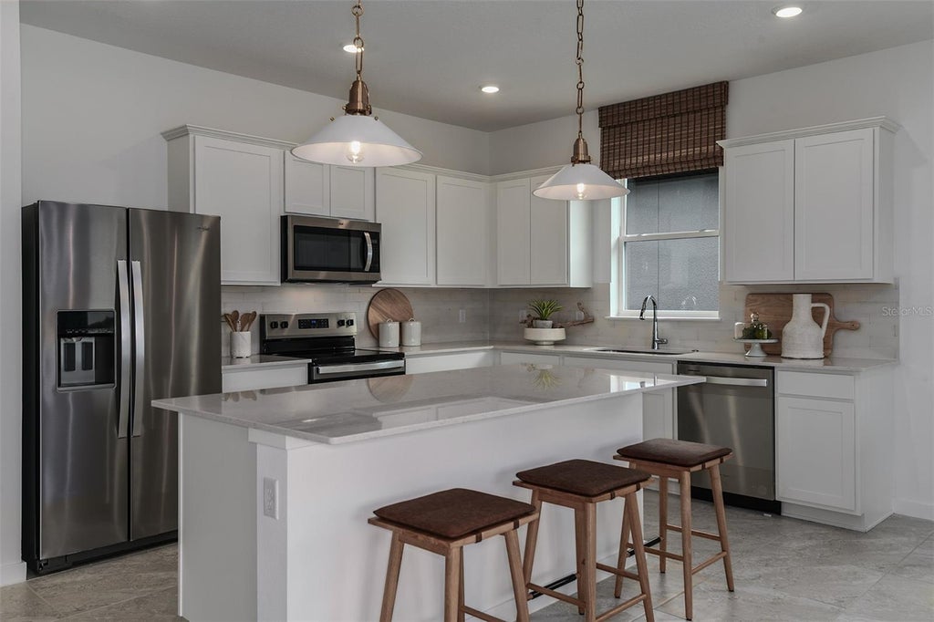 Photo of 11124 Sycamore Glen Loop, Thonotosassa, FL 33592 (MLS # TB8535942)